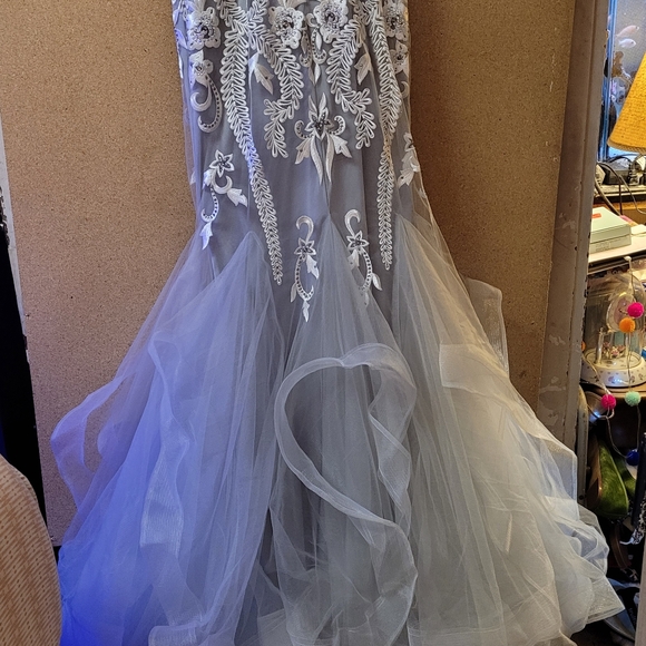 Women's size 8 formal gown - Picture 8 of 12